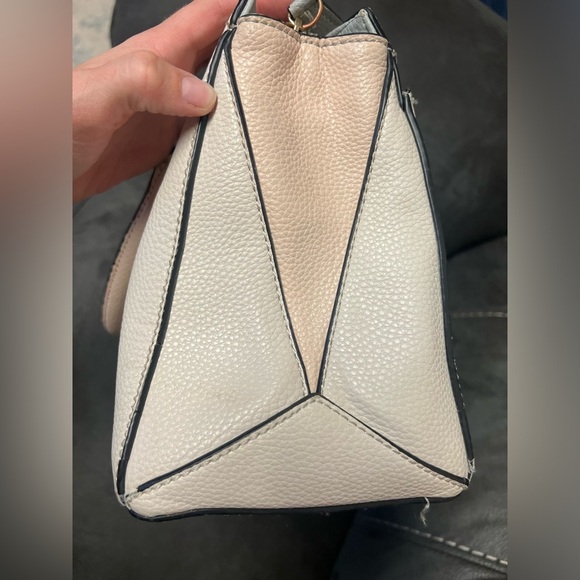 Guess Shoulder Bag Light pink, cream, and blue - Picture 10 of 16